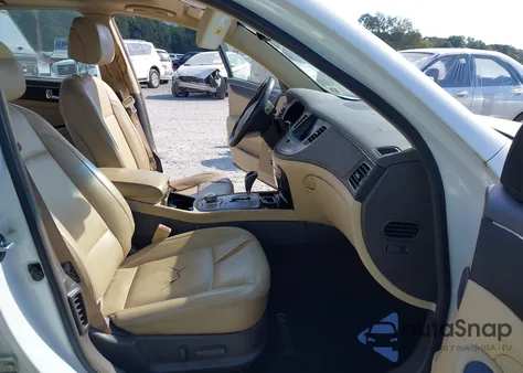 2011 Hyundai Genesis 4.6 z USA, uszkodzony, nr VIN KMHGC4DF2BU114746